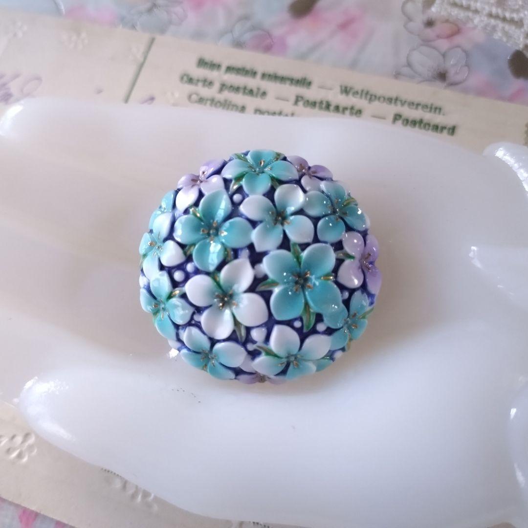 日本製ヴィンテージ　俊兼　トシカネ　有田焼　焼き物　ブルーフラワー　花　ブローチ