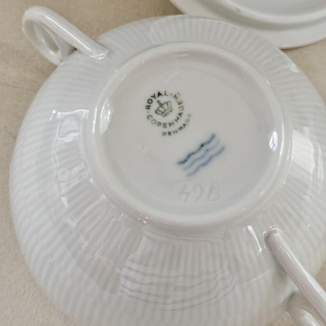 廃盤品☆ホワイトフルーテッド　蓋付きスープカップ