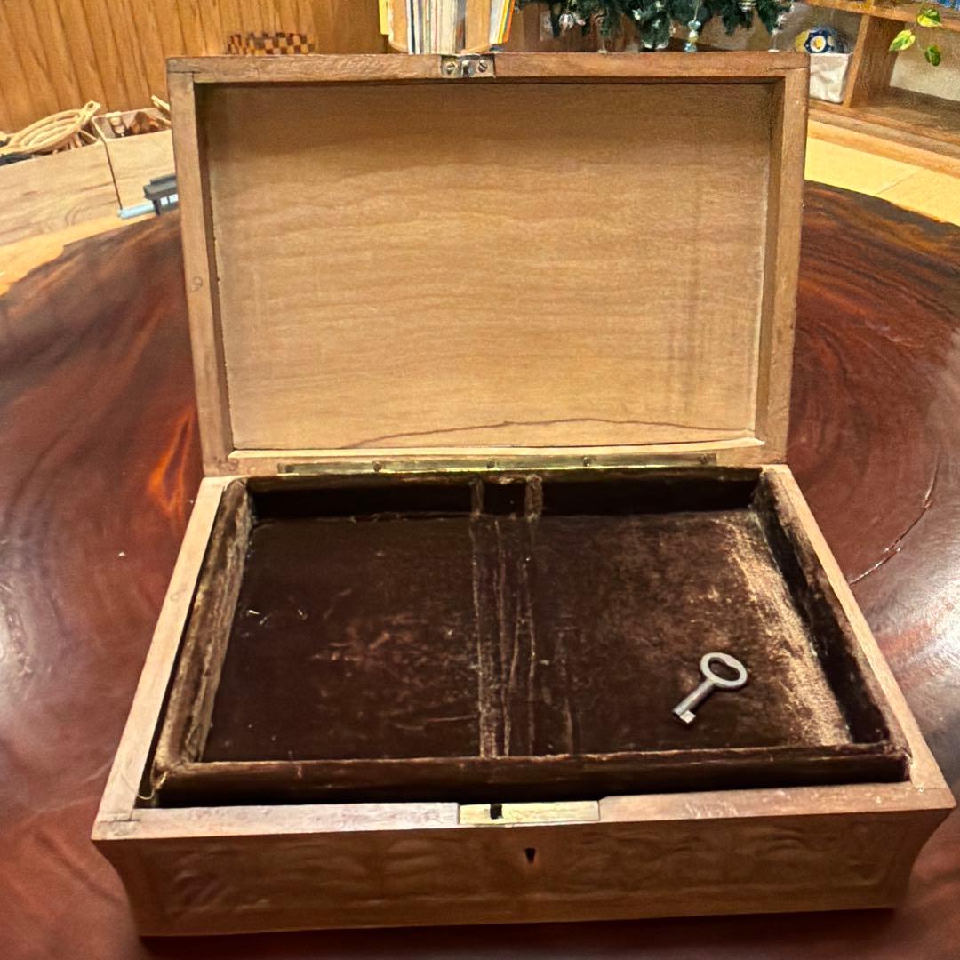 カシミール産(？) クルミ材　古木　彫刻　アクセサリーケース　アンティーク