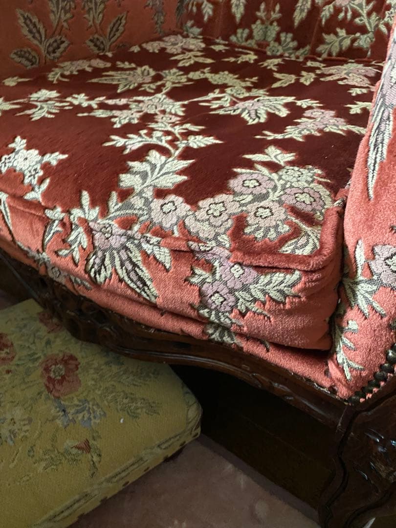 金華山　イタリア　クラシック赤色ベルベットアームソファ