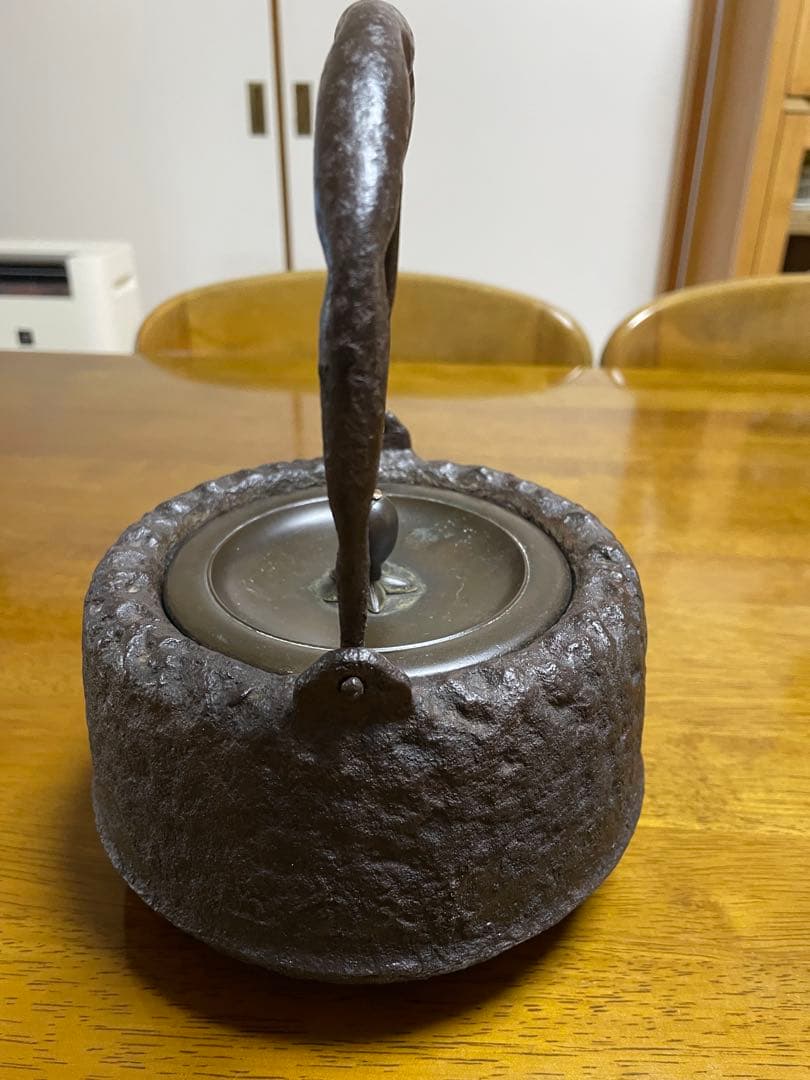 龍文堂　鉄瓶　岩肌道安形　胴横銘　1.5リットル